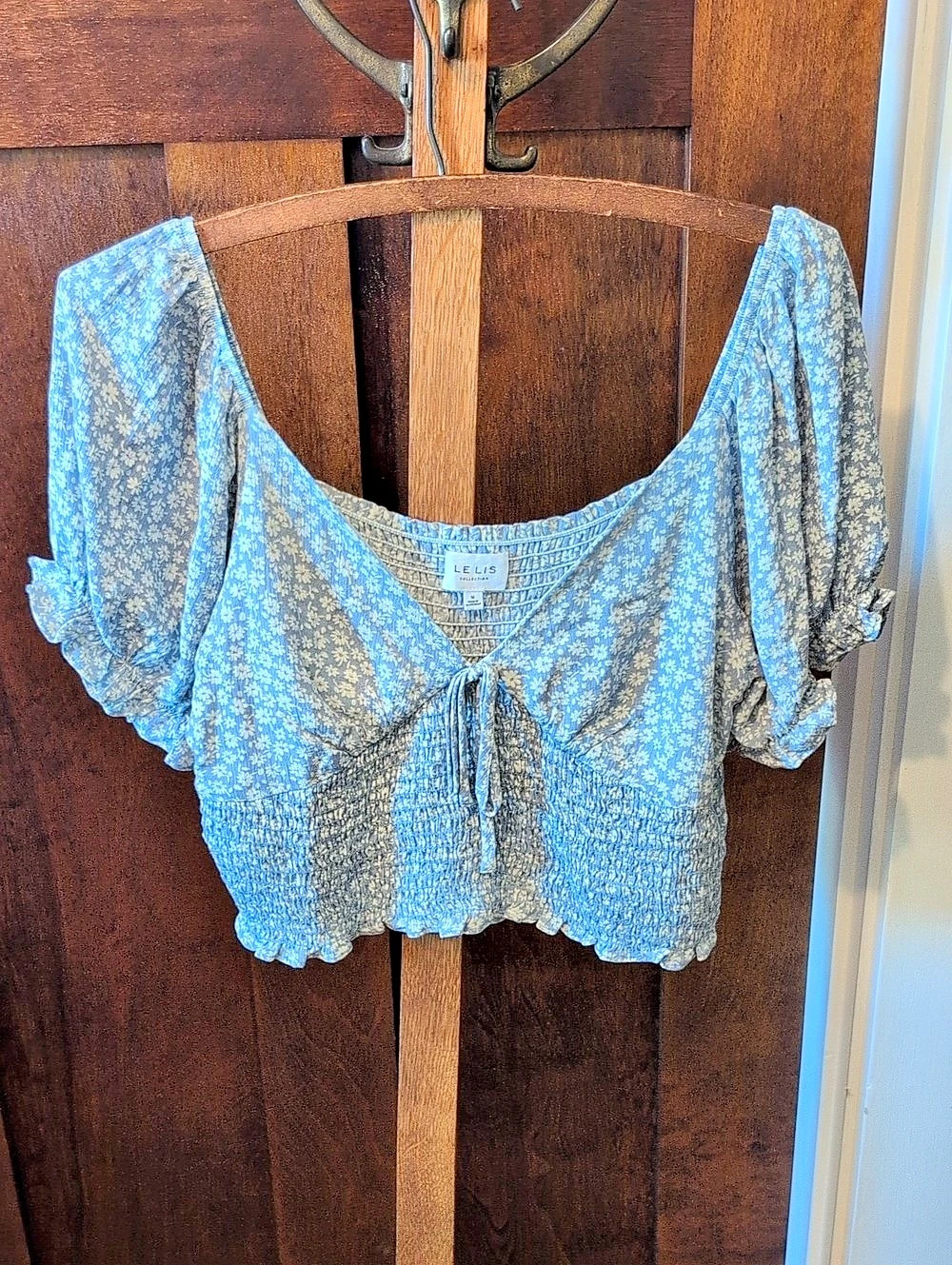 Le Lis Floral Smocked Crop Top in Blue & White Size Medium